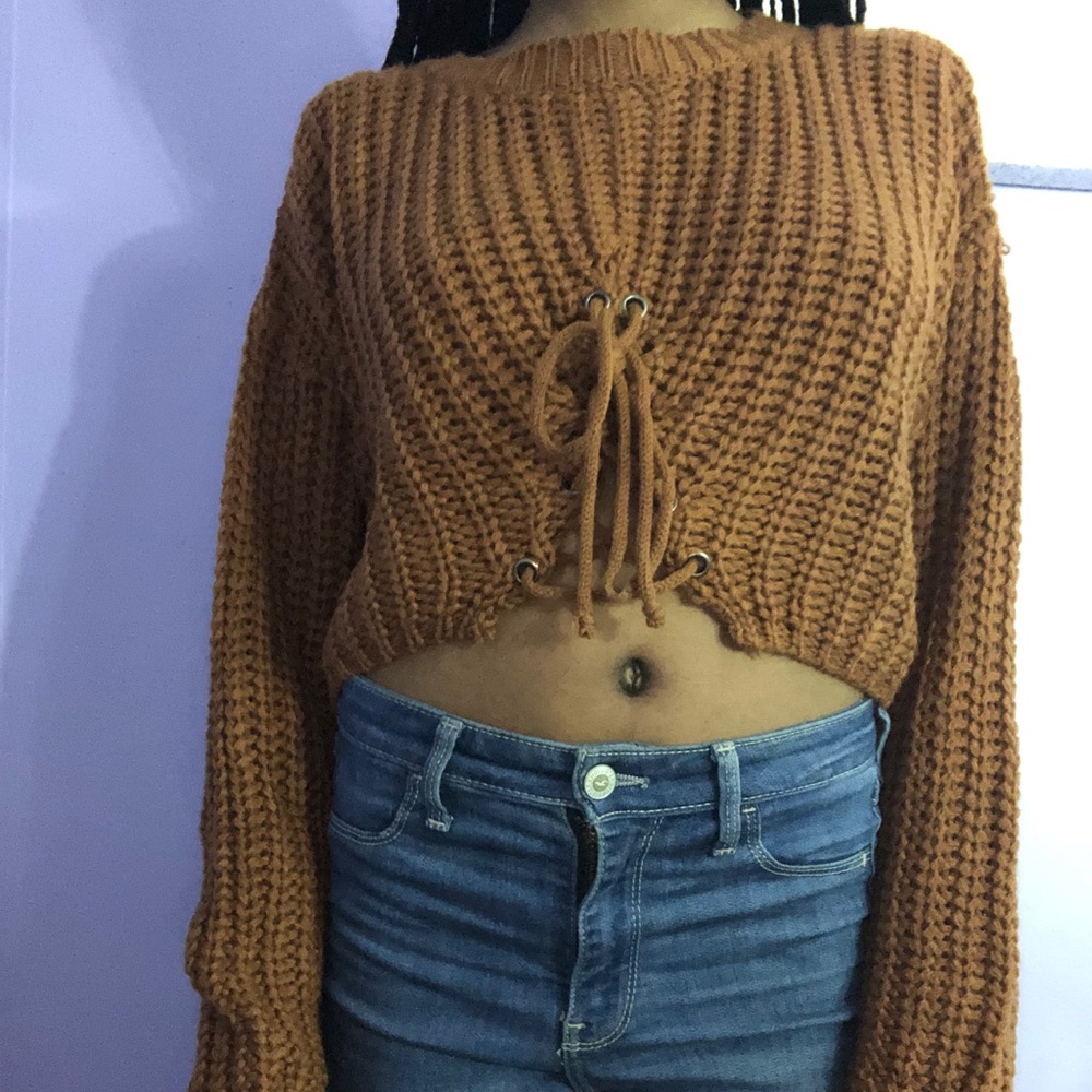 Cropped brown sweatshirt